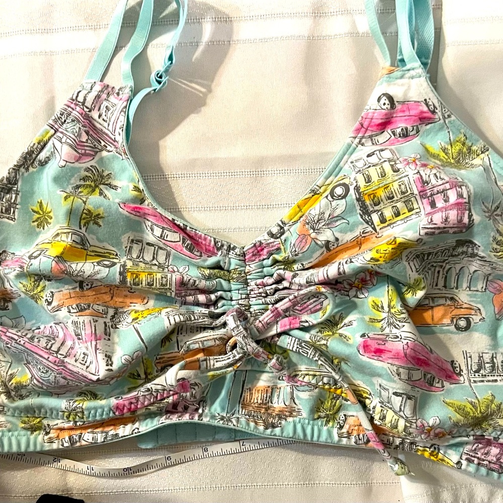 Cacique no wire 26-28 front adjust back snap bralette in vacation type print bxA